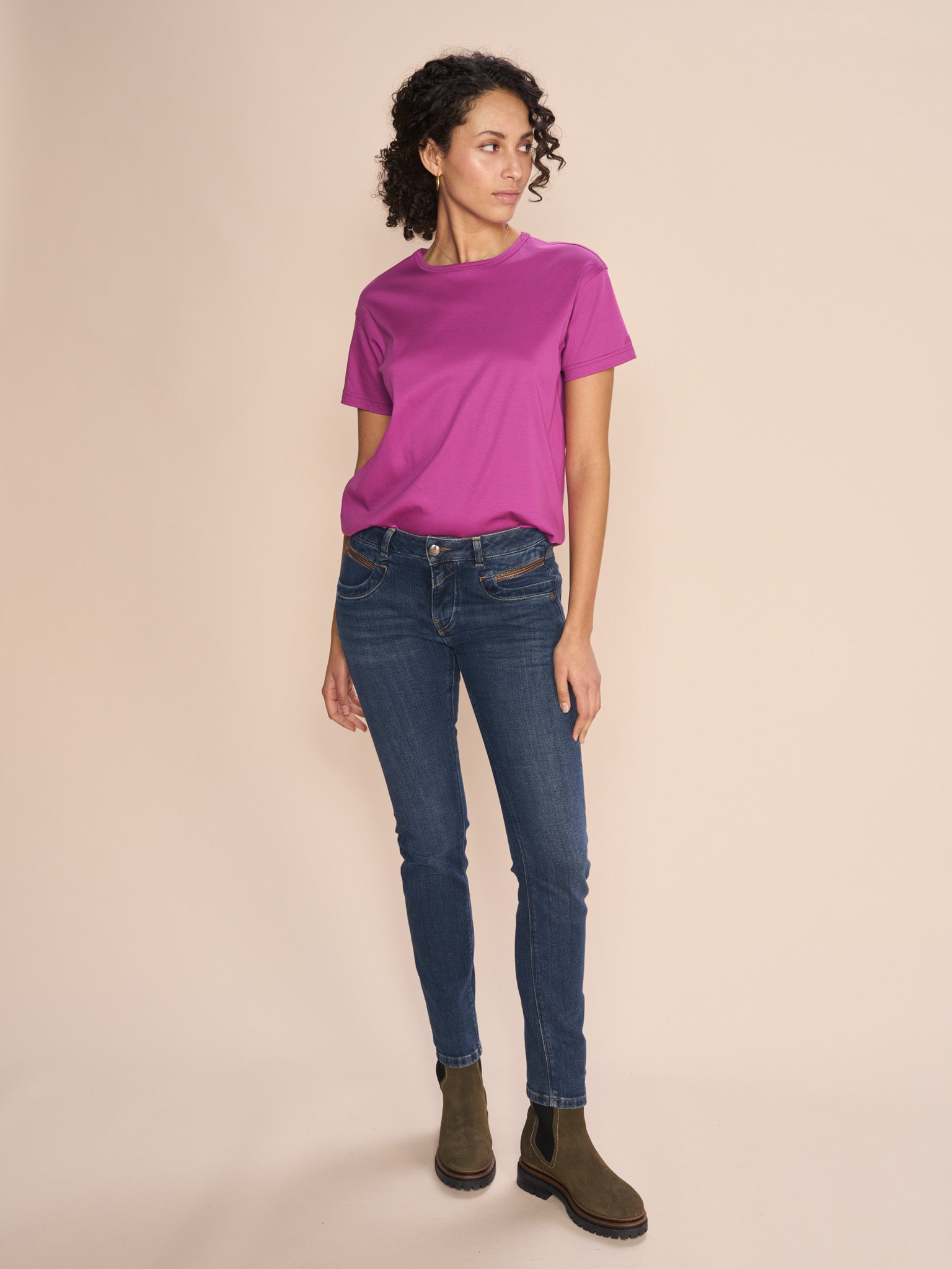 Modelshot / Dark Blue / Detail